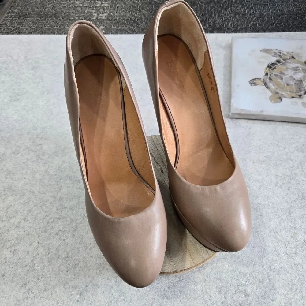 🐢 L.A.M.B. Women Novice Taupe High Wedge Slip On Size 9.5 Pumps